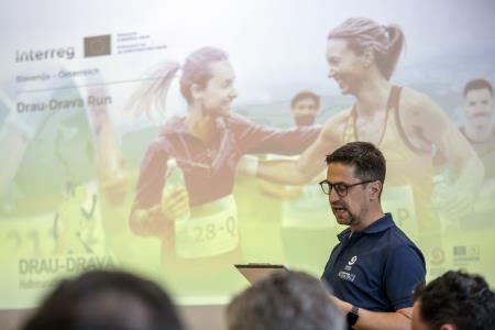 Tiskovna konferenca glede projekta dveh polmaratonov "2 državi 1 cilj"  1